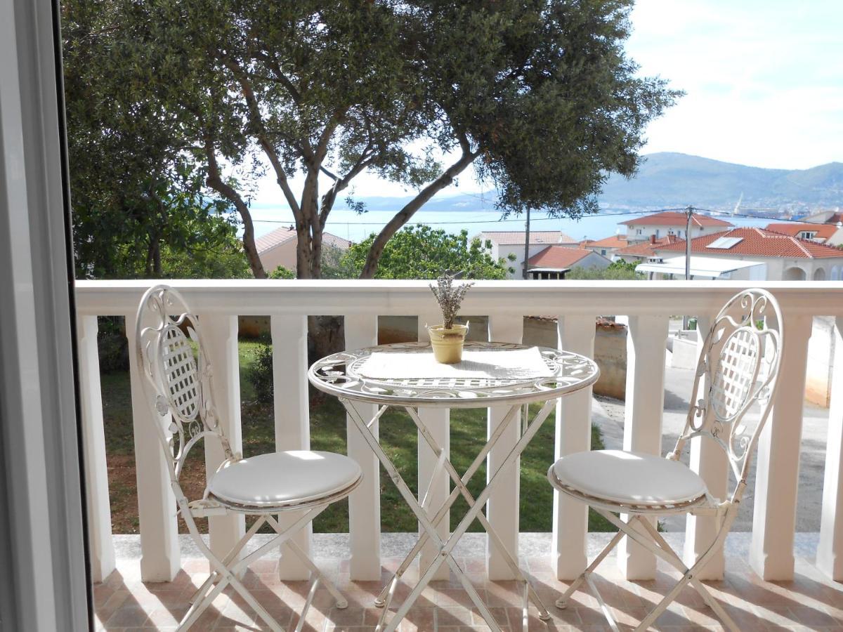 Apartments With A Parking Space Okrug Gornji, Ciovo - 13859 Trogir Exterior photo
