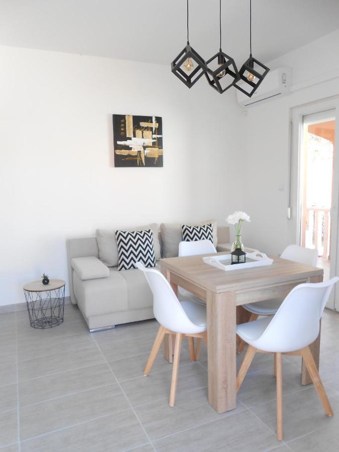 Apartments With A Parking Space Okrug Gornji, Ciovo - 13859 Trogir Exterior photo