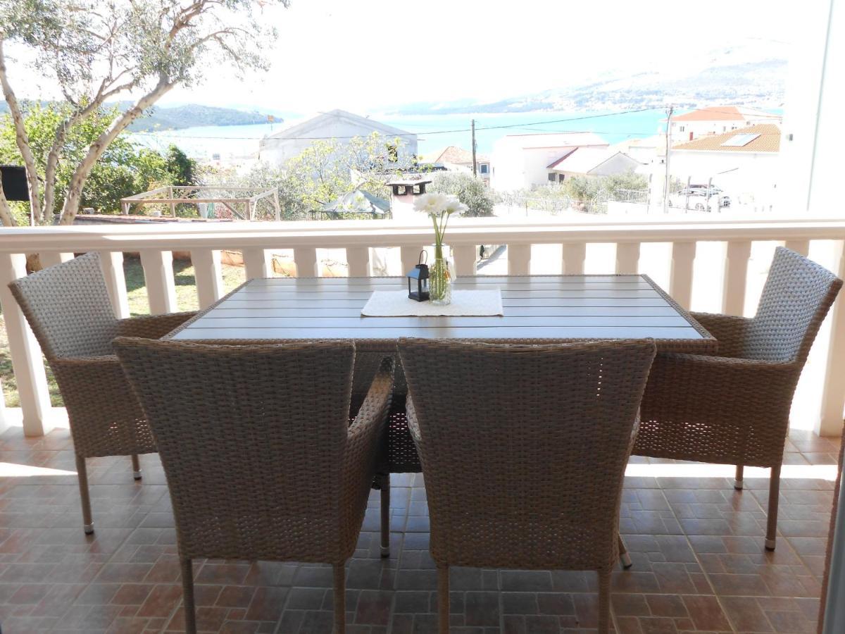 Apartments With A Parking Space Okrug Gornji, Ciovo - 13859 Trogir Exterior photo